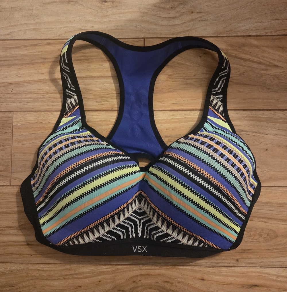 Victoria's Secret VSX Sports Bra 36D
